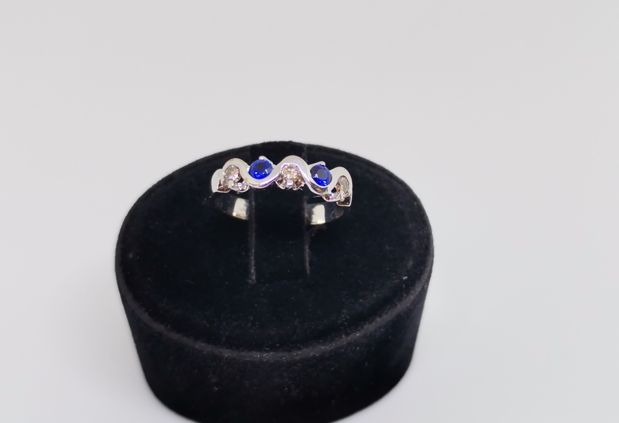 SAFİR VE PIRLANTA TAŞLI YARIM TUR MODEL YÜZÜK