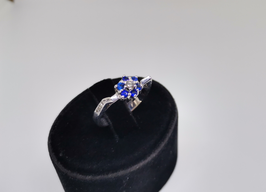 SAFİR VE PIRLANTA TAŞLI YILDIZ MODEL YÜZÜK