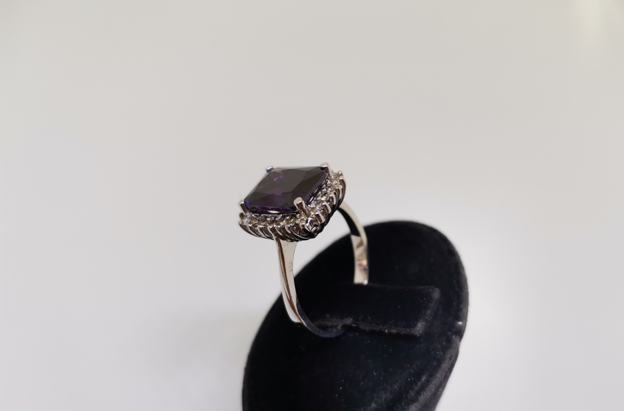 AMETİST VE PIRLANTA TAŞLI BAGET YÜZÜK