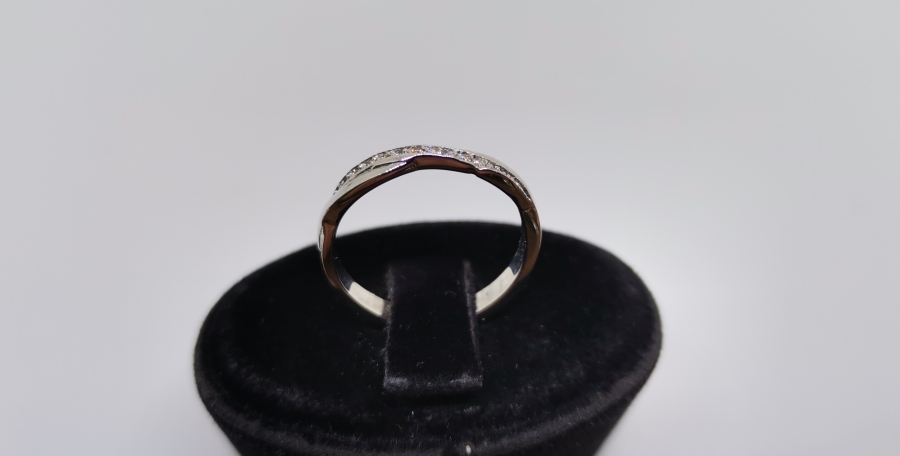 SONSUZLUK MODELİ PIRLANTA TAŞLI YÜZÜK