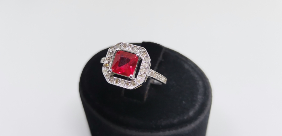 YAKUT VE PILANTA TAŞLI TAM BAGET MODELİ YÜZÜK