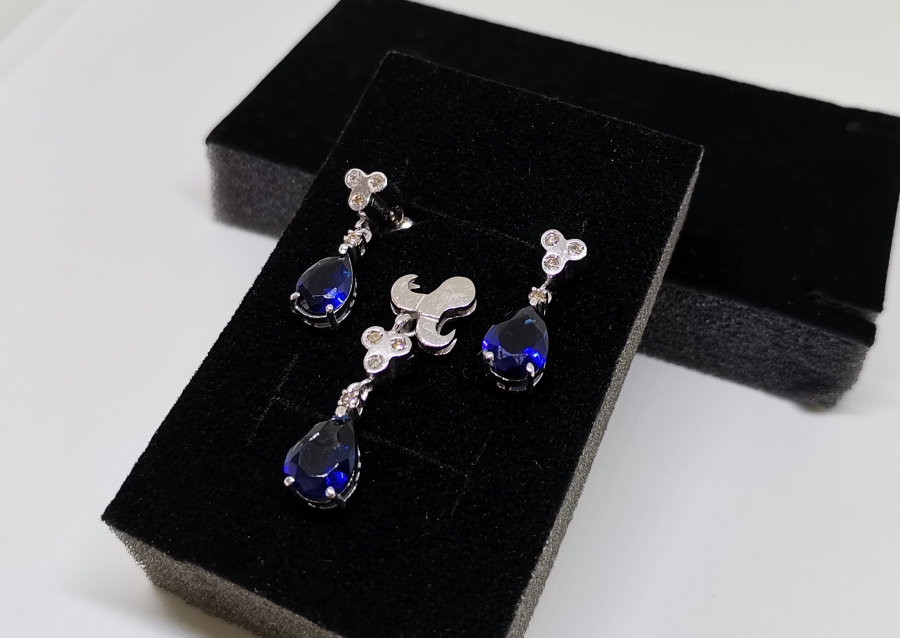 SAFİR VE PIRLANTA TAŞLI DAMLA MODEL TAKIM