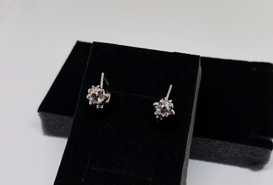 TEKTAŞ MODEL PIRLANTA KÜPE