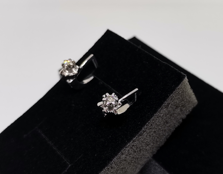 TEKTAŞ MODEL PIRLANTA KÜPE