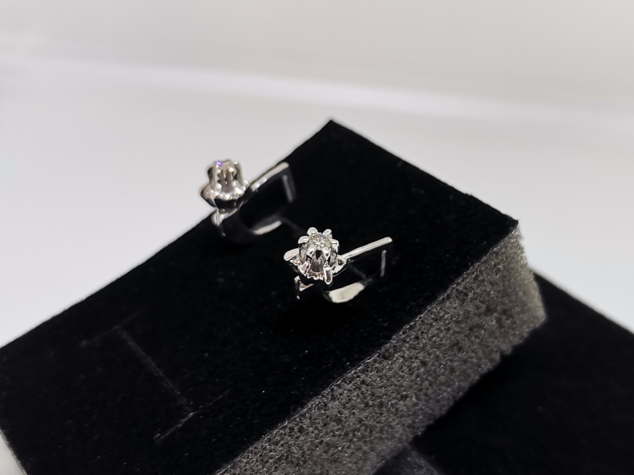 TEKTAŞ MODEL PIRLANTA KÜPE