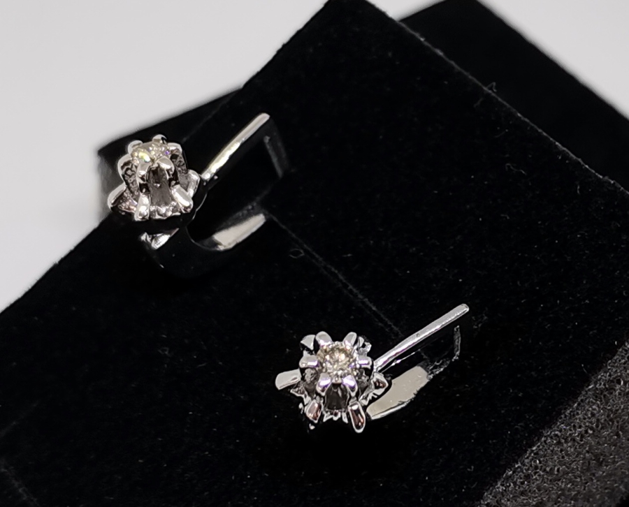 TEKTAŞ MODEL PIRLANTA KÜPE