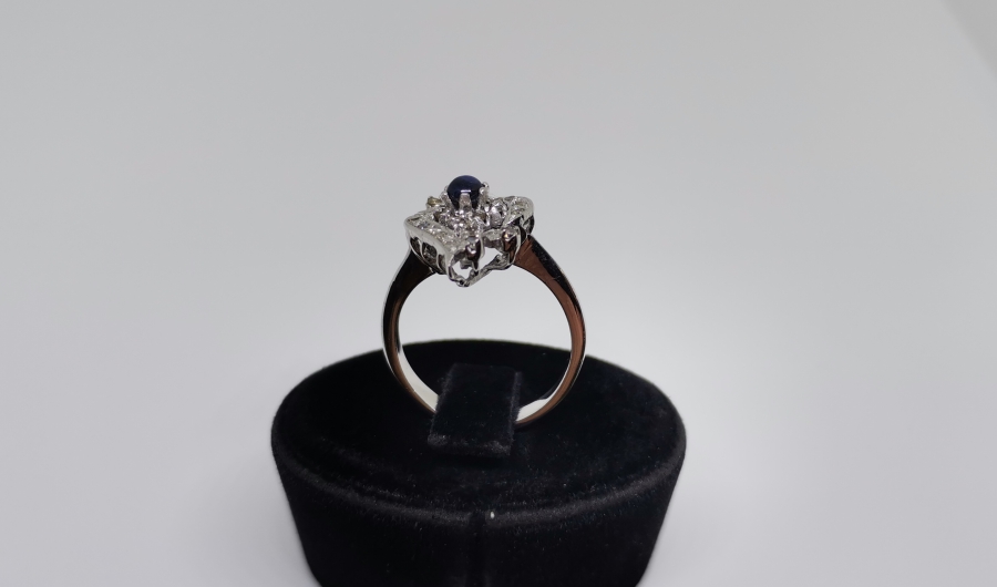 SAFİR VE PIRLANTA TAŞLI YAN MEKİK MODEL YÜZÜK