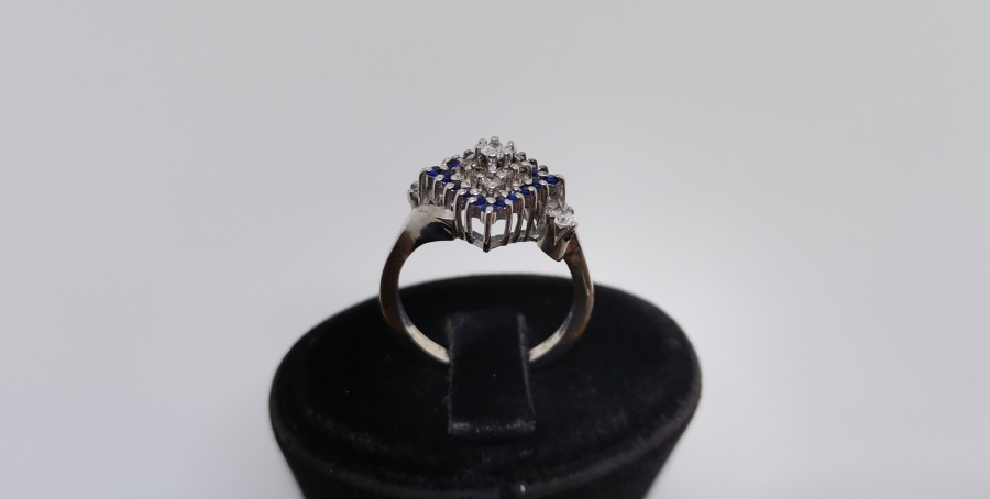 SAFİR VE PILANTA TAŞLI DİK KARE MODELİ YÜZÜK