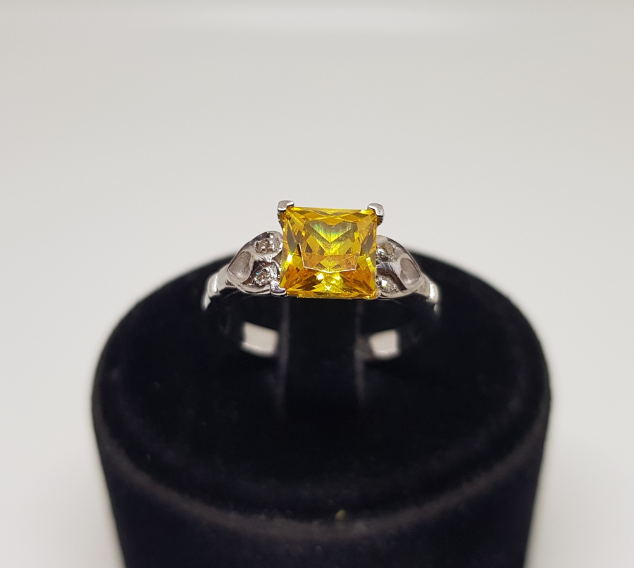 KARE MODEL PIRLANTA VE SİTRİN TAŞLI YÜZÜK