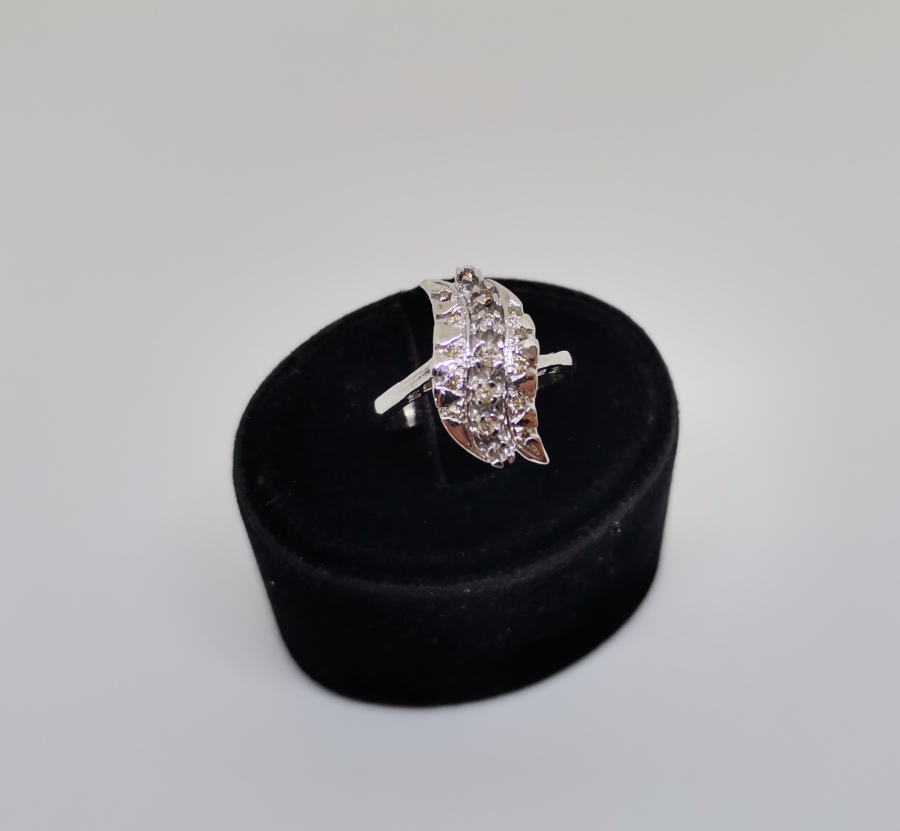 DALGALI MEKİK MODELİ PIRLANTA TAŞLI YÜZÜK