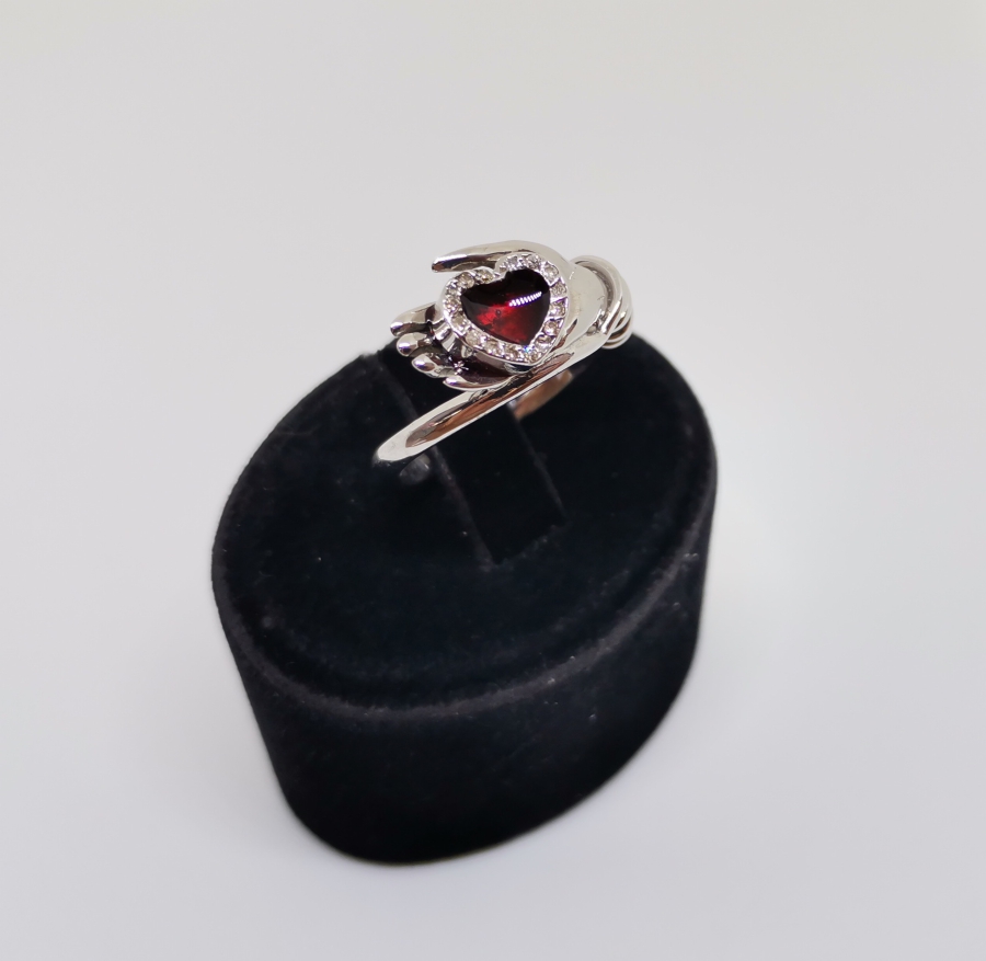 HANIMELİ MODELİ PIRLANTA VE YAKUT TAŞLI YÜZÜK