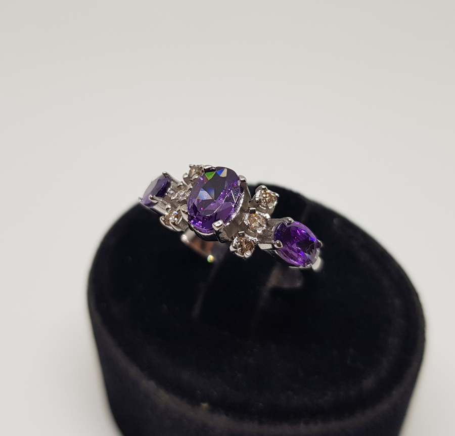 PIRLANTA VE AMETİST TAŞLI ÜÇLÜ SIRA MODEL YÜZÜK