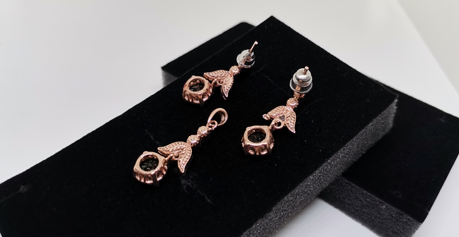 ZÜMRÜT VE ELMAS TAŞLI OVAL MODEL KOLYE KÜPE TAKIMI