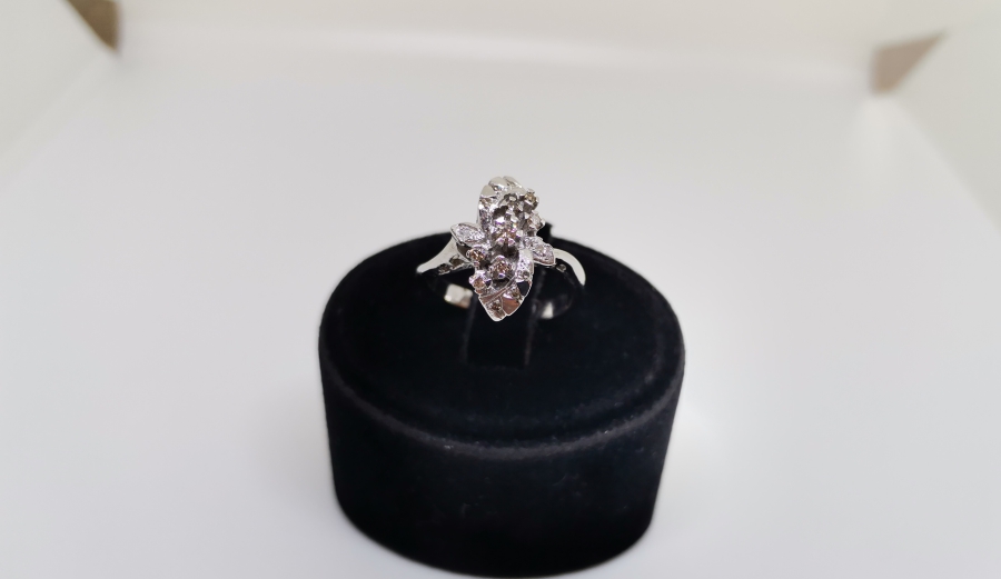 DALGALI MEKİK MODEL PIRLANTA TAŞLI YÜZÜK