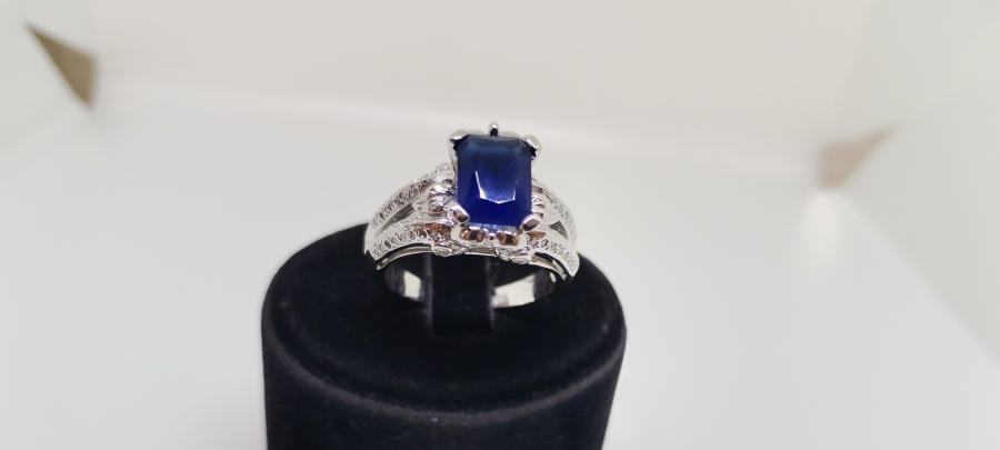 SAFİR VE PIRLANTA TAŞLI BAGET MODEL YÜZÜK