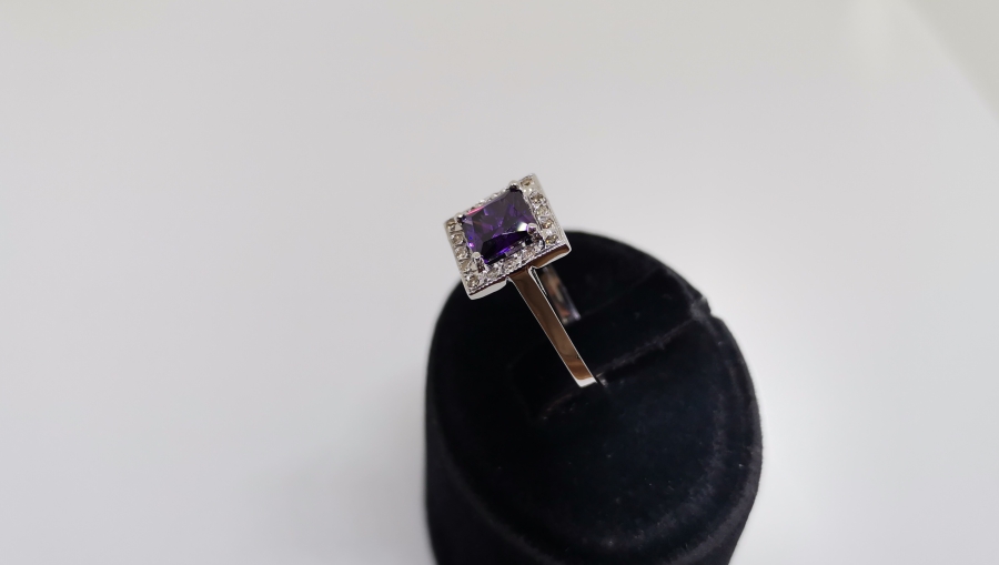 PIRLANTA VE AMETİST TAŞLI KARE MODEL YÜZÜK
