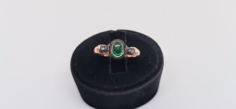 ZÜMRÜT VE ELMAS TAŞLI DÜZ MODEL YÜZÜK