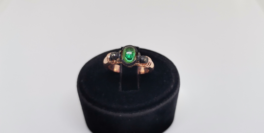 ZÜMRÜT VE ELMAS TAŞLI DÜZ MODEL YÜZÜK