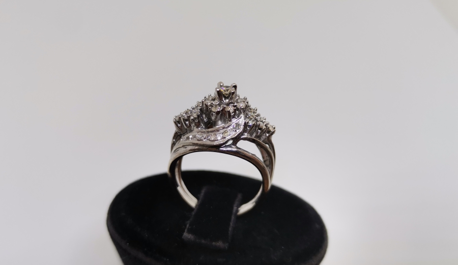 PIRLANTA TAŞLI YAN MEKİK MODELİ YÜZÜK