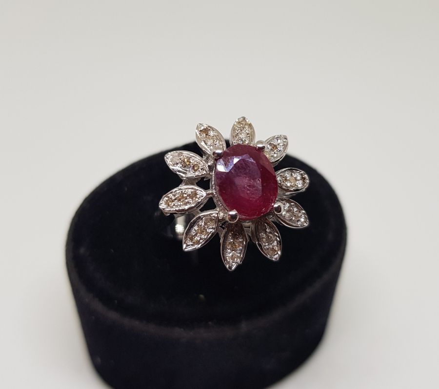 PIRLANTA VE HAS YAKUT TAŞLI BÜYÜK ÇİÇEK MODEL YÜZÜK