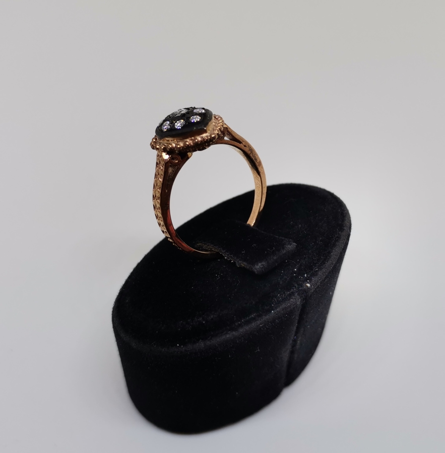 YAN KISIMLARI KABARTMA İŞÇİLİKLİ DAMLA MODELİ ELMAS TAŞLI YÜZÜK