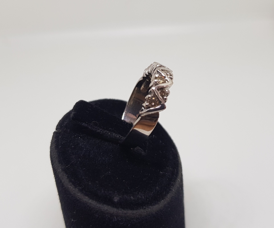 DALGALI ÇİFTE BEŞTAŞ MODEL PIRLANTA TAŞLI YÜZÜK