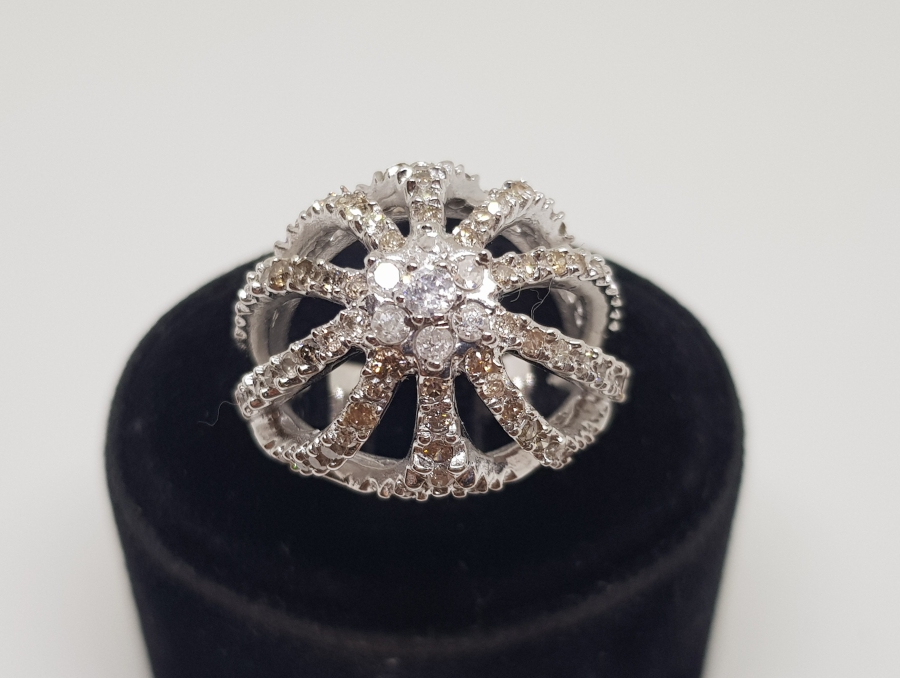 KRALİYET TACI FORMUNDA YAPILMIŞ PIRLANTA TAŞLI YÜZÜK