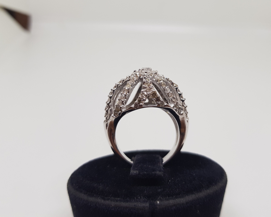 KRALİYET TACI FORMUNDA YAPILMIŞ PIRLANTA TAŞLI YÜZÜK