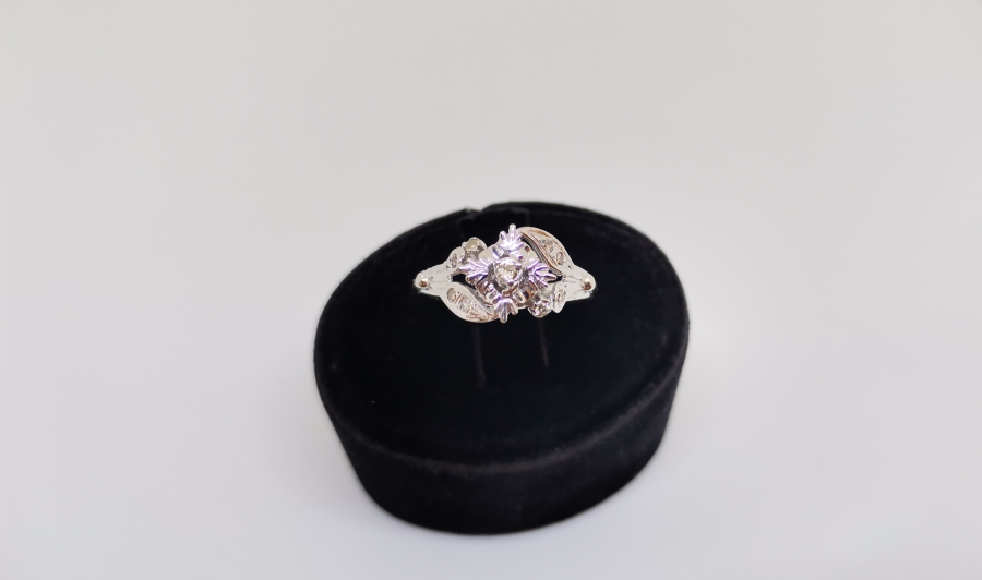 DİK KARE MODEL PIRLANTA YÜZÜK