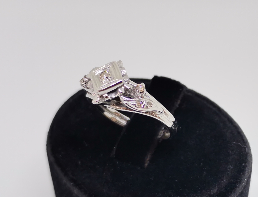 TAÇLI KARE MODELİ PIRLANTA TAŞLI YÜZÜK