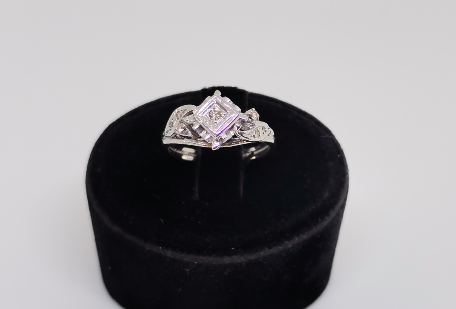 TAÇLI KARE MODELİ PIRLANTA TAŞLI YÜZÜK