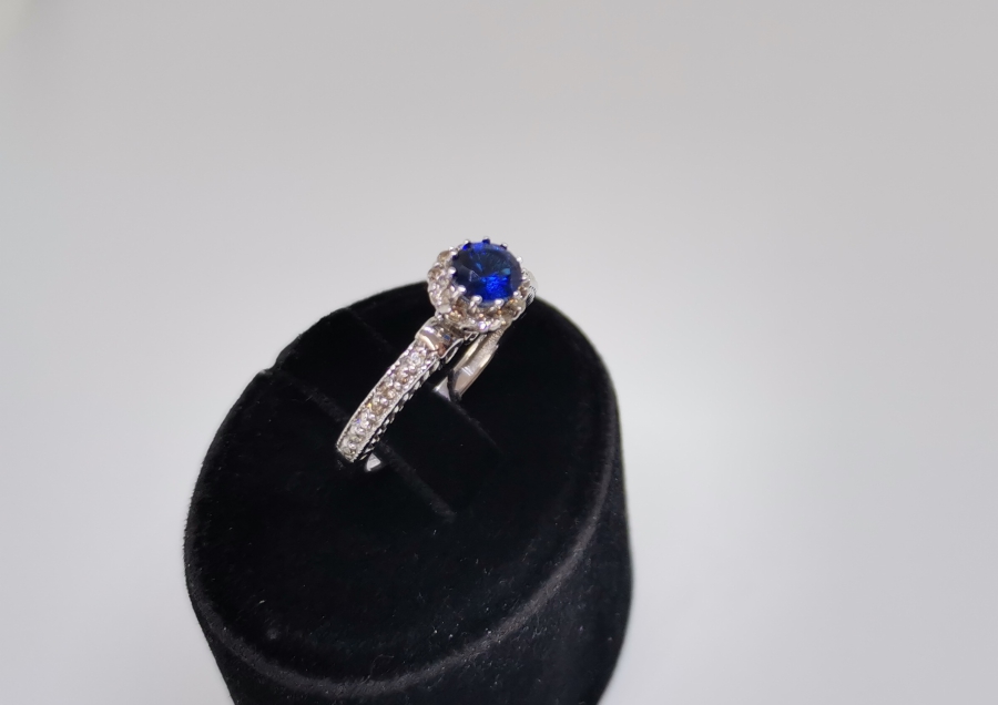 SAFİR VE PIRLANTA TAŞLI TAÇ MODELİ YÜZÜK