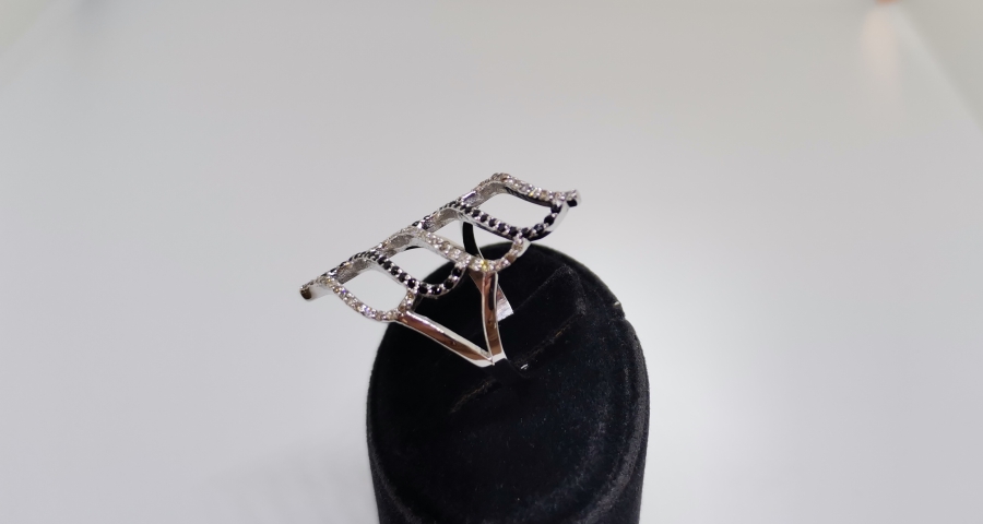 PIRLANTA VE GRANAT TAŞLI YÜZÜK