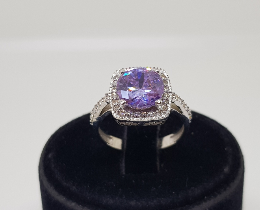 AMETİST VE PIRLANTA TAŞLI AVRUPA MODELLİ YÜZÜK