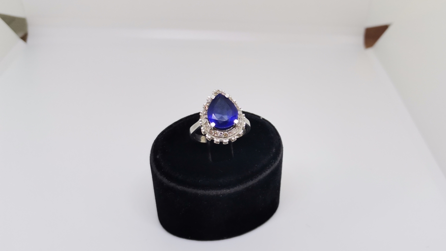 SAFİR VE PIRLANTA TAŞLI DAMLA MODEL YÜZÜK