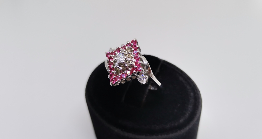 YAKUT VE PILANTA TAŞLI DİK KARE MODELİ YÜZÜK