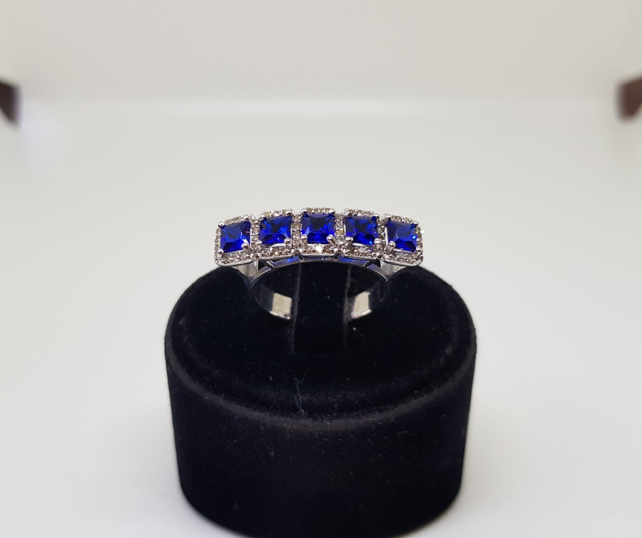 BEŞTAŞ SAFİR MODELİ PIRLANTA TAŞLI YÜZÜK