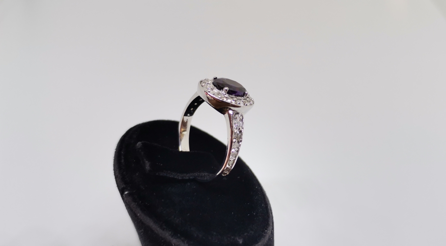 AMETİS VE PIRLANTA TAŞLI OVAL YÜZÜK