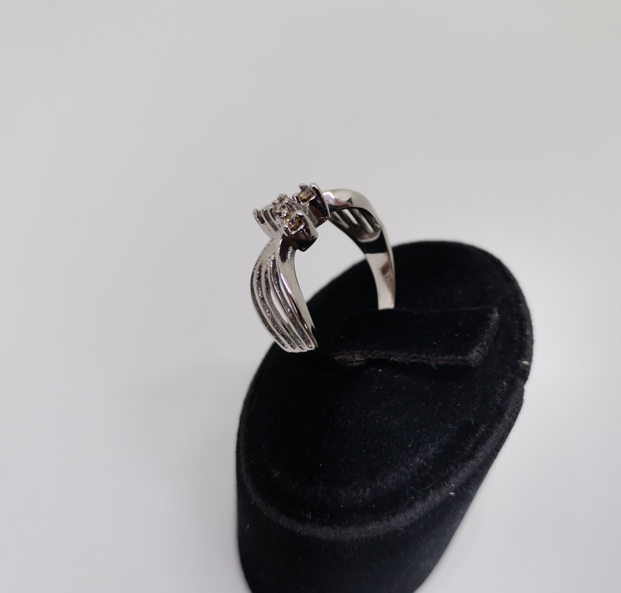 KANATLI MELEK MODELİ PIRLANTA TAŞLI YÜZÜK