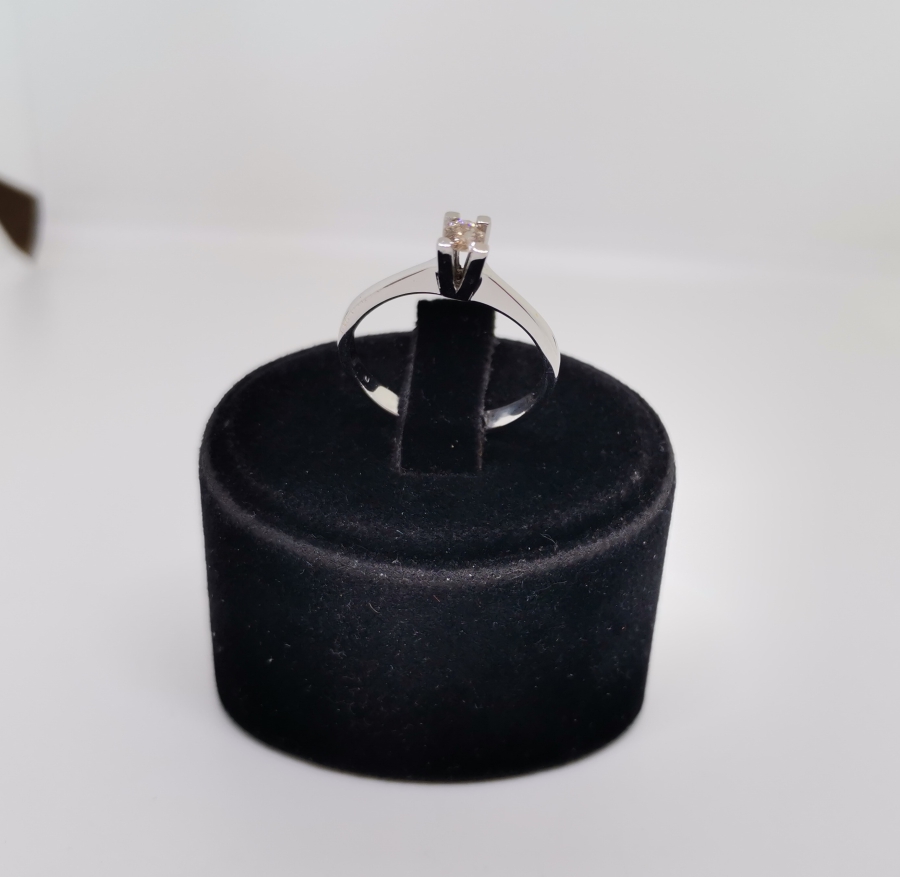 TEK TAŞ MODEL PIRLANTA YÜZÜK