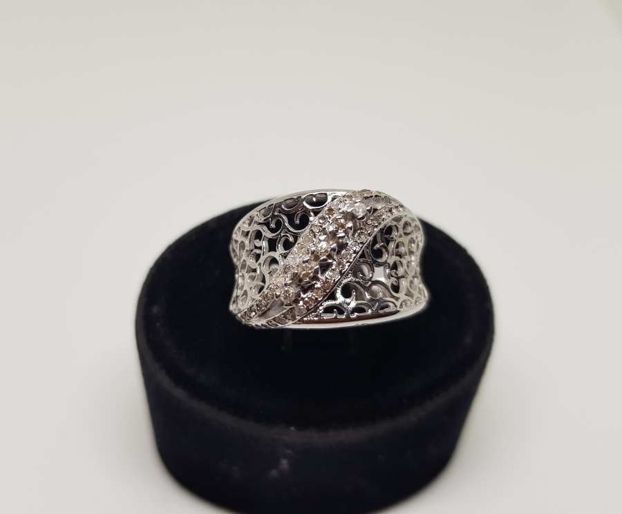 ÇAPRAZ ŞERİT MODEL PIRLANTA TAŞLI YÜZÜK