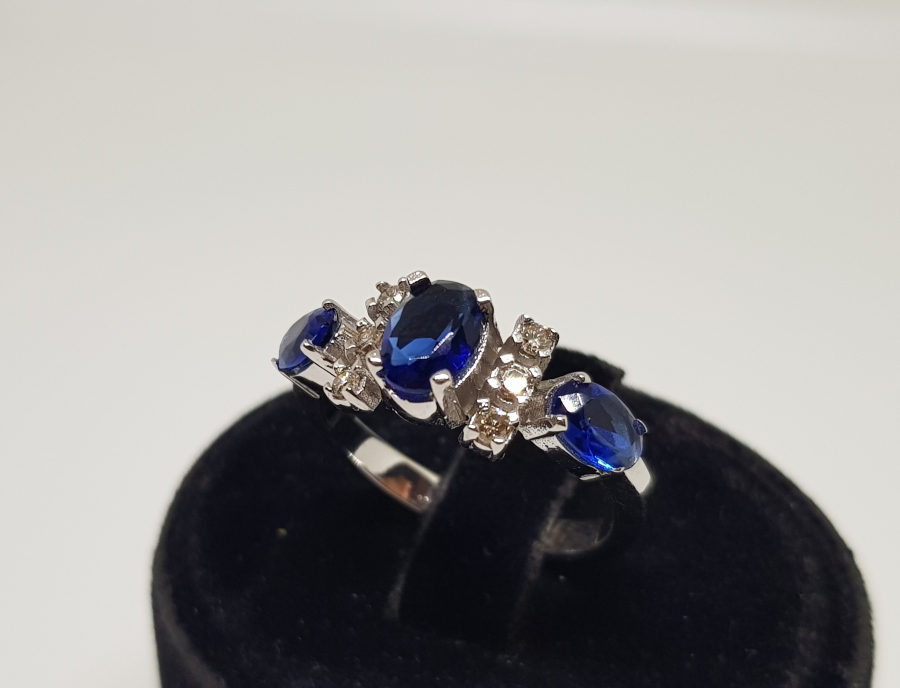 PIRLANTA VE SAFİR TAŞLI ÜÇLÜ ÜÇ TAŞ  MODEL YÜZÜK