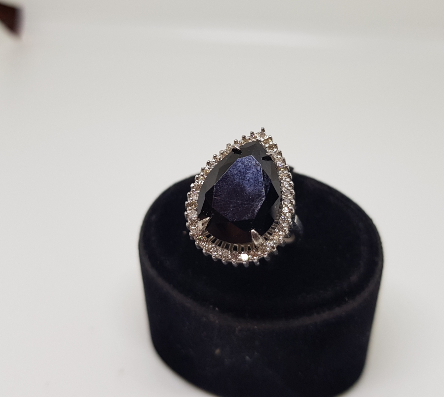 DAMLA MODEL SİYAH SAFİR VE PIRLANTA TAŞLI YÜZÜK