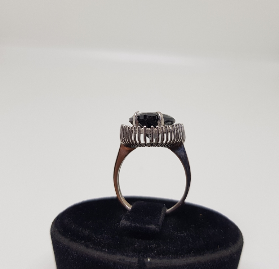 DAMLA MODEL SİYAH SAFİR VE PIRLANTA TAŞLI YÜZÜK