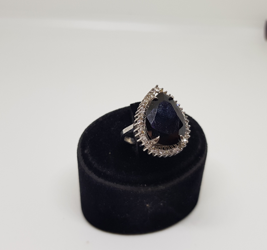 DAMLA MODEL SİYAH SAFİR VE PIRLANTA TAŞLI YÜZÜK