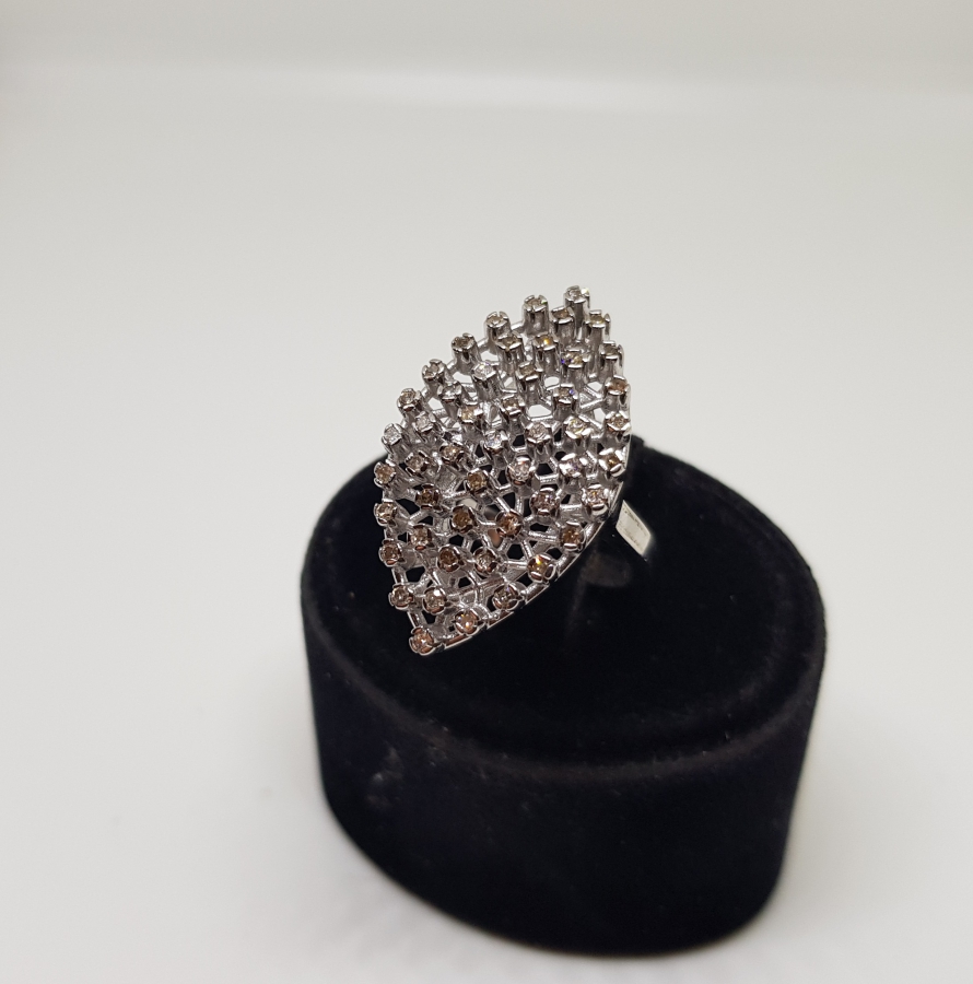 PIRLANTA TAŞLI DİKENLİ MODEL YÜZÜK