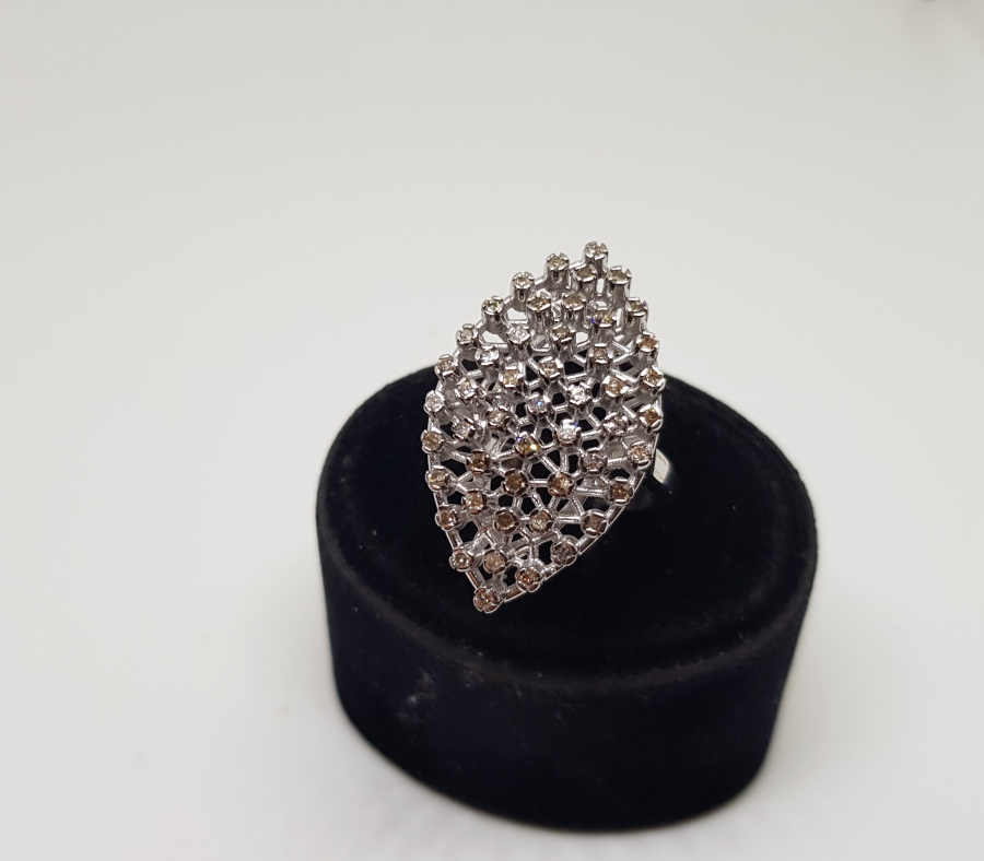 PIRLANTA TAŞLI DİKENLİ MODEL YÜZÜK