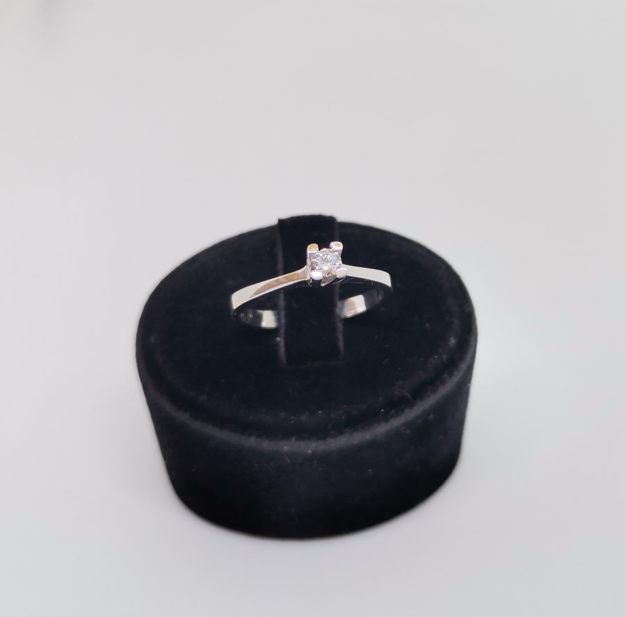 TEK TAŞ MODELİ PIRLANTA YÜZÜK