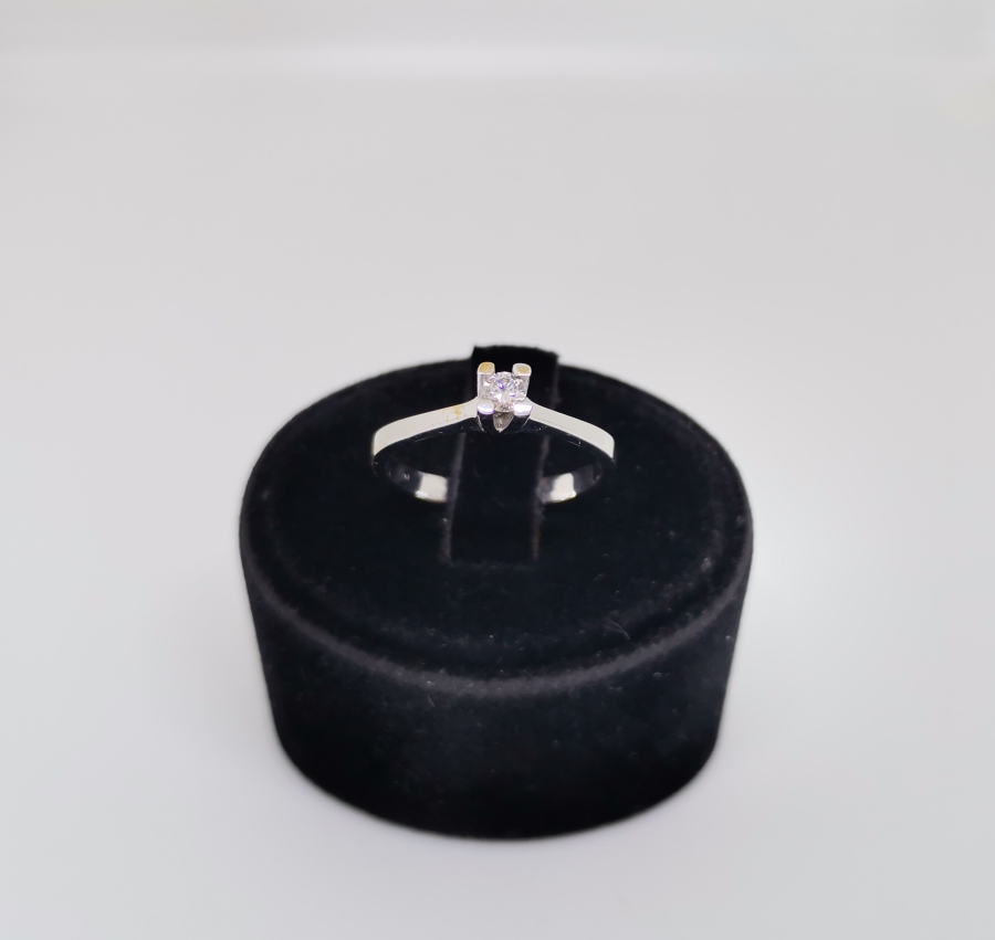 TEK TAŞ MODELİ PIRLANTA YÜZÜK