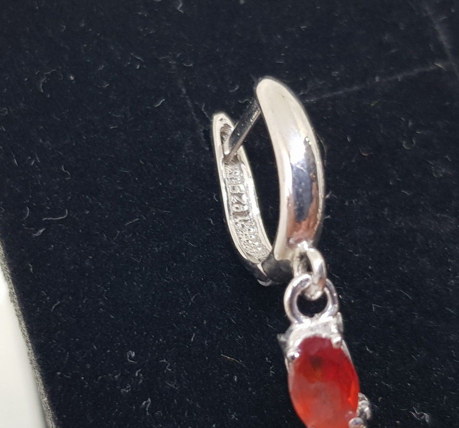 RENK CÜMBÜŞÜ MODELİ PIRLANTA TAŞLI KÜPE